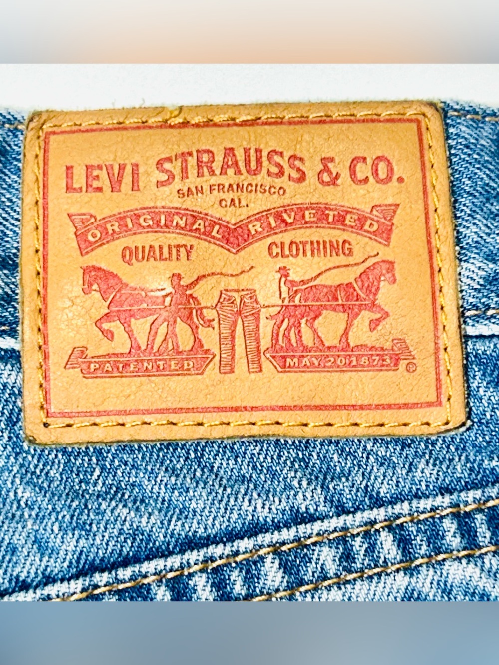 Levi's Classic High Rise buttonfly jean shorts distressed women size 24 - Picture 7 of 8